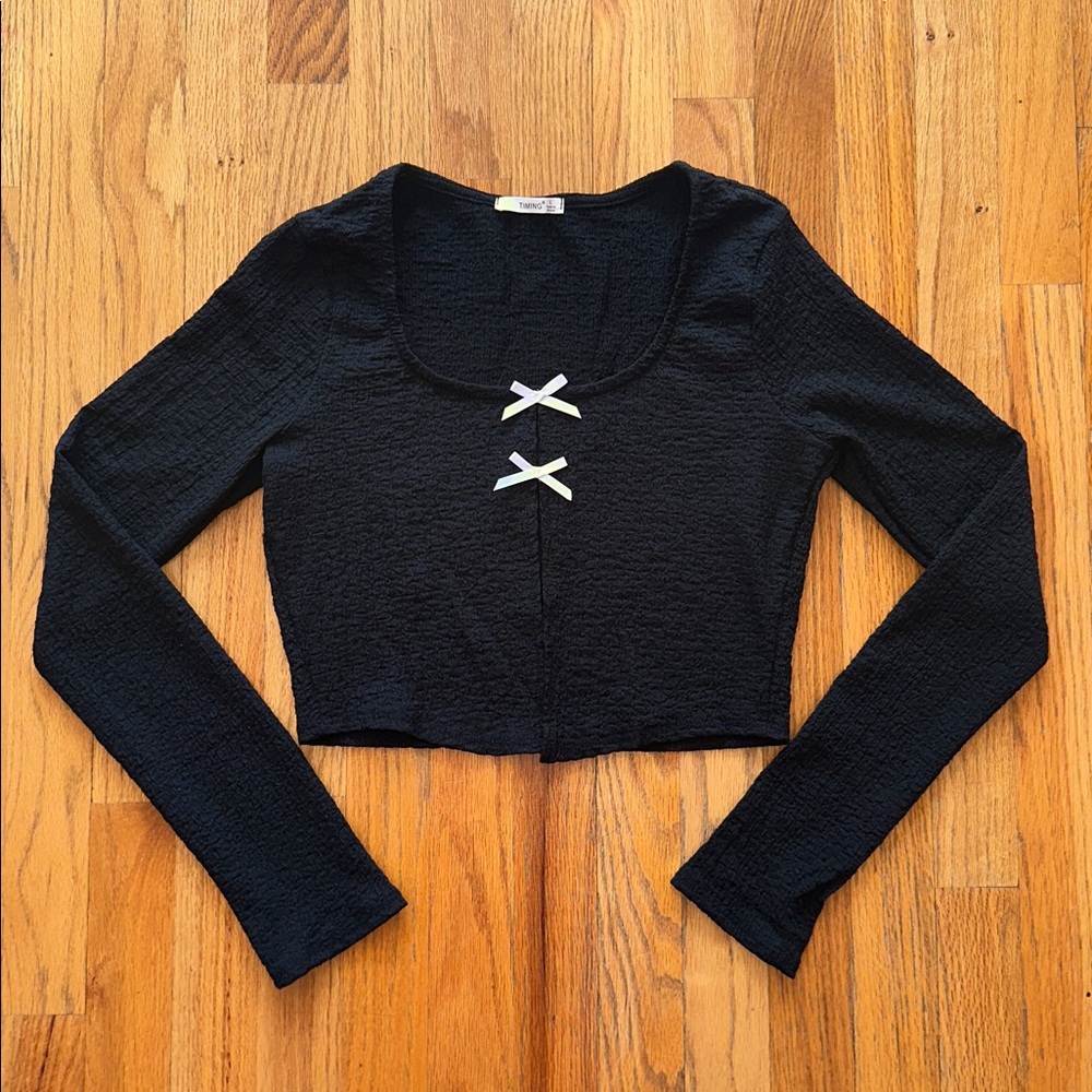 Timing Black Cropped Long-Sleeve Top with White Bow Accents - Picture 3 of 6